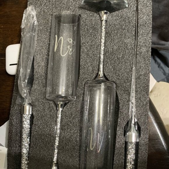 Wedding set. Toast glasses, knife and server. - Picture 1 of 2
